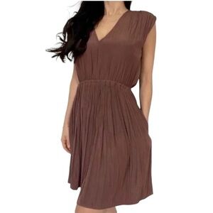Aritzia Wilfred Brown buttery soft short pleated flowy dress size medium